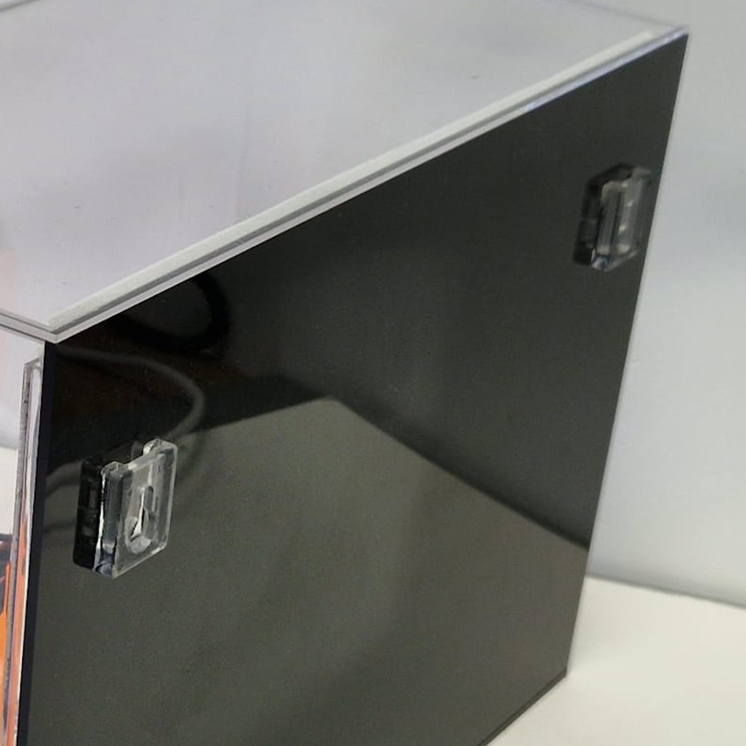 Keyhole hangers for wall mount acrylic display case